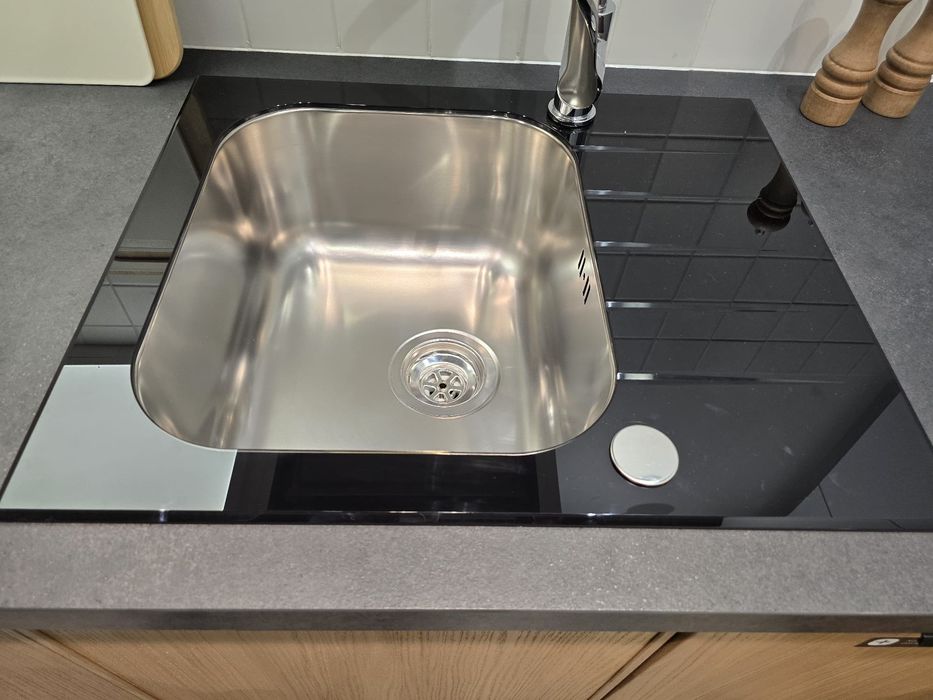 Zlewozmywak stalowo-szklany