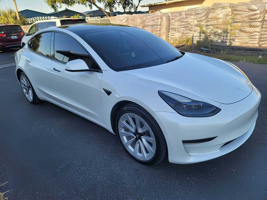 Tesla Model 3      2022