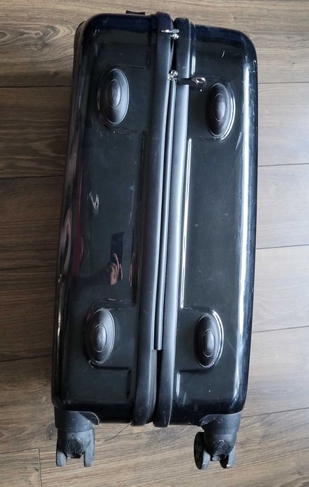 Bugatti twarda walizka podróżna 51x35x23cm czarna na 4 kółkach 41-50l