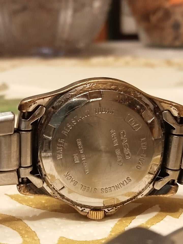 zegarek damski Casio z bransoletą