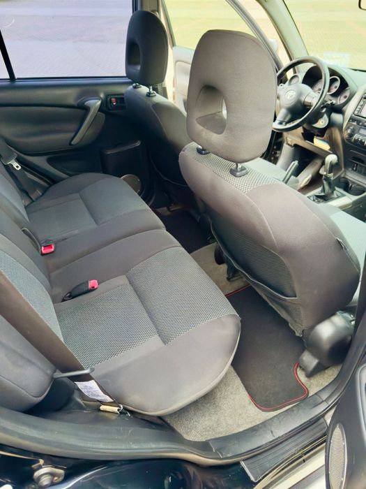 Toyota RAV4 2.0 D-4D 2004 sprawny silnik• Uszkodzona skrzynia biegów
