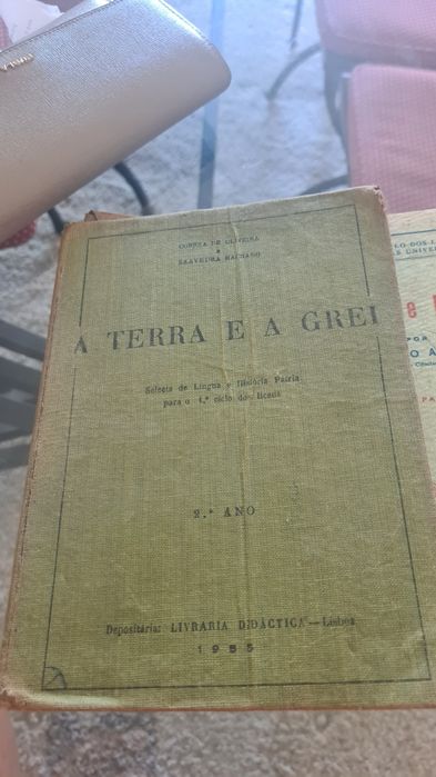 Três livros antigos de Português e Filosofia
