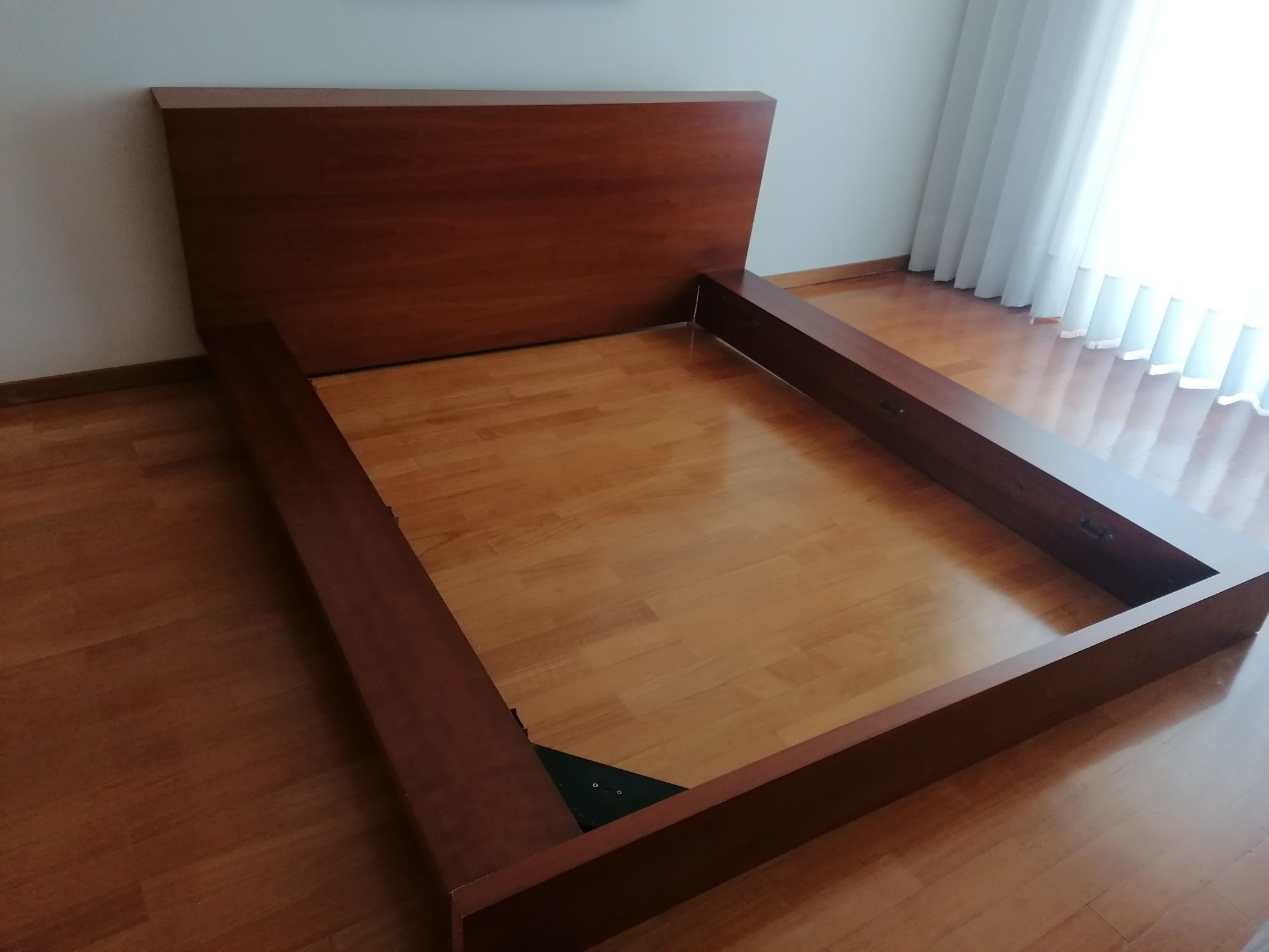 Vendo cama de casal com estrado e colchão