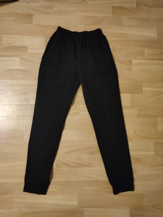 Продам черные спортивные штаны весна -осень женская новая р S-44