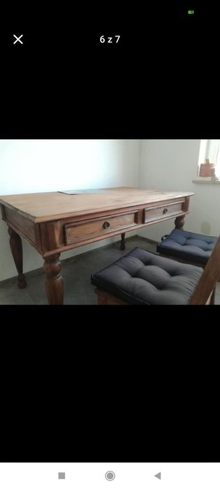 Stół drewniany z krzesłami