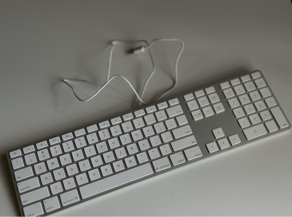 Клавіатура Apple A1243 б/в + наклейки українською