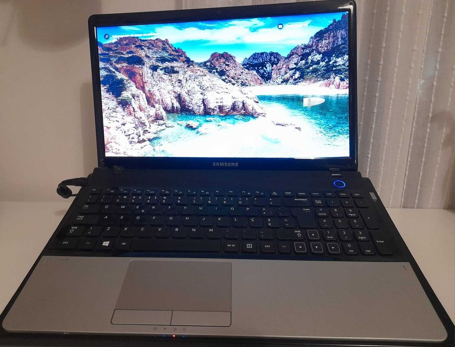 Portátil usado Samsung Notebook Series 3 300E5A-S07