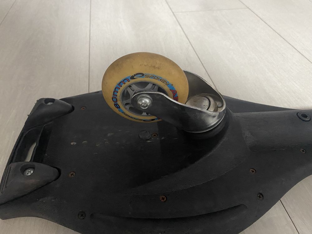 Deskorolka Waveboard Spokey CYPIS czarny