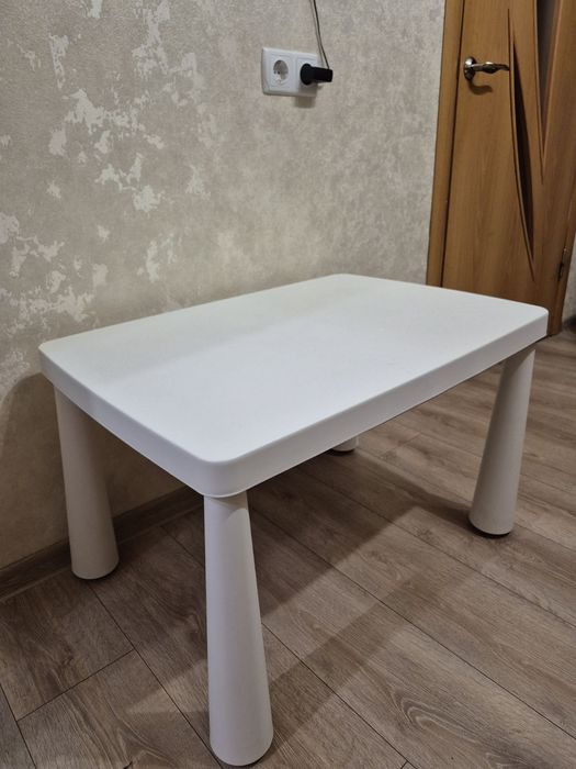 Дитячий стіл.Ікеа MAMMUT.