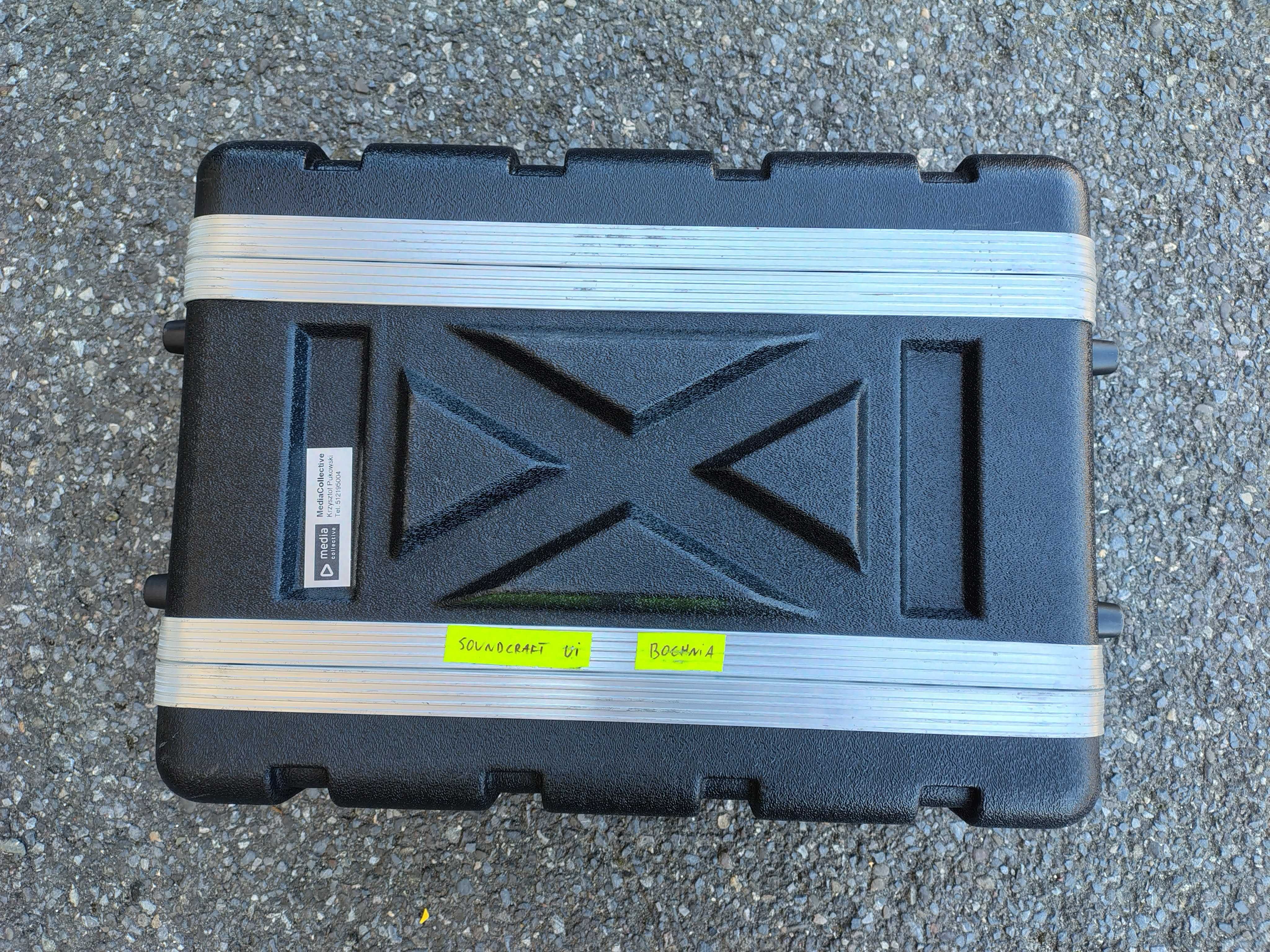 Soundcraft Ui24R w case