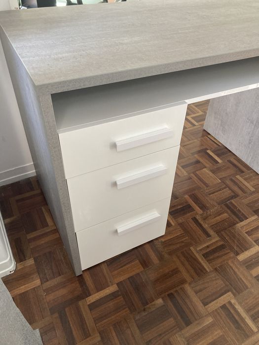 Secretária + Cadeira