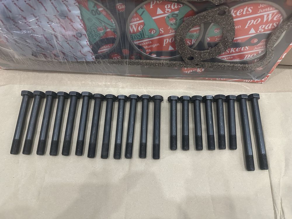 Болт гбц головки  балканкар д3900  perkins 4.236