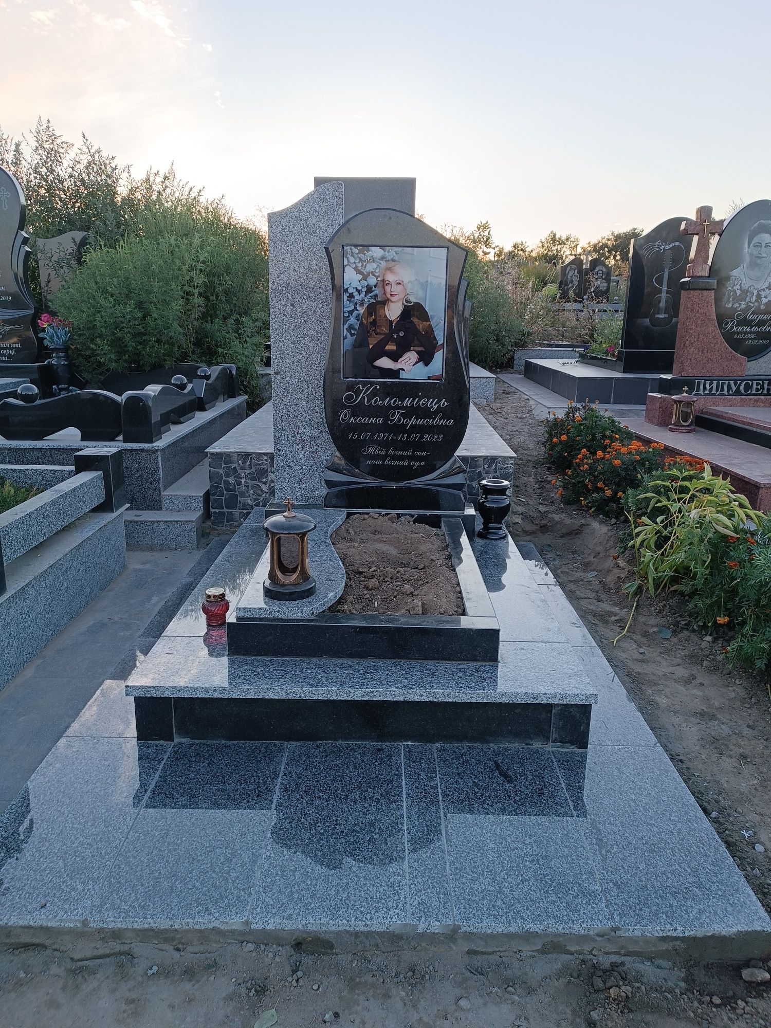 Памятники, гранитные ограды, цоколя