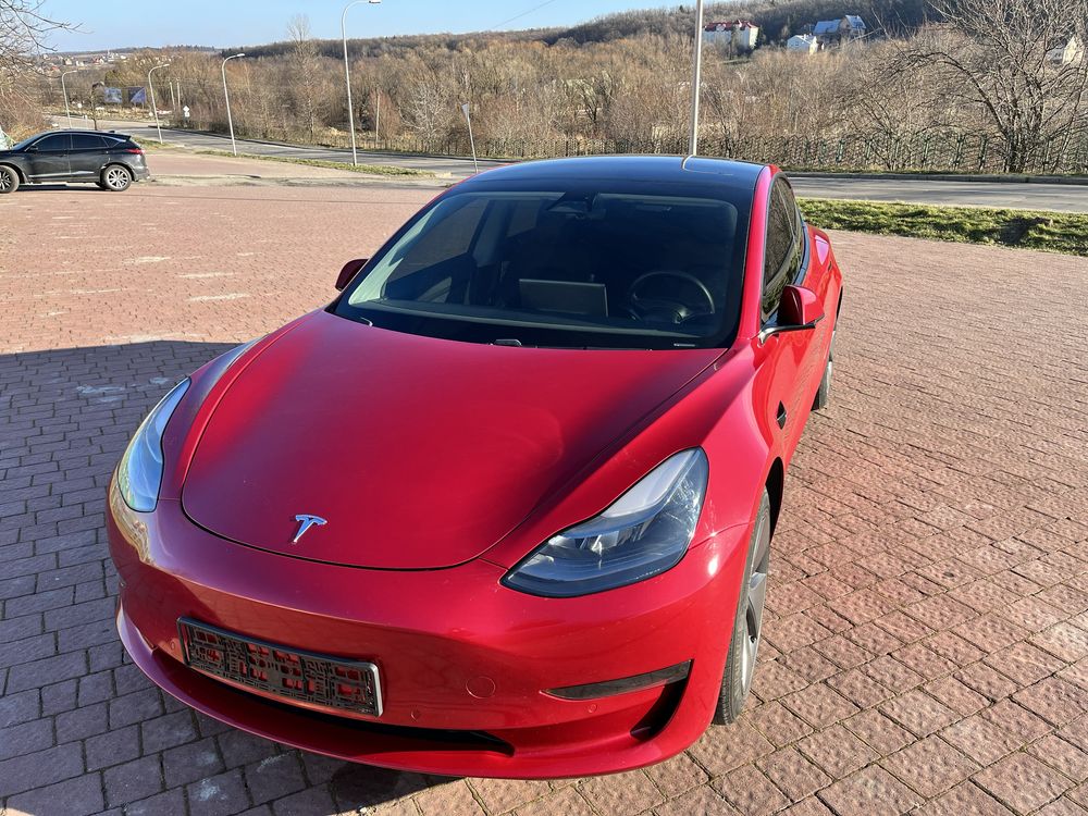 Tesla Model 3 SR+