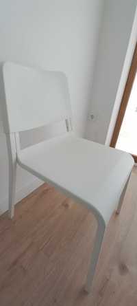 Cadeiras brancas Ikea