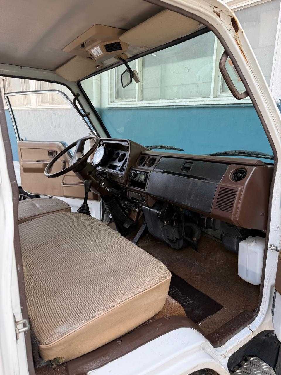 Toyota Dyna 250 com apenas 45 mil KM