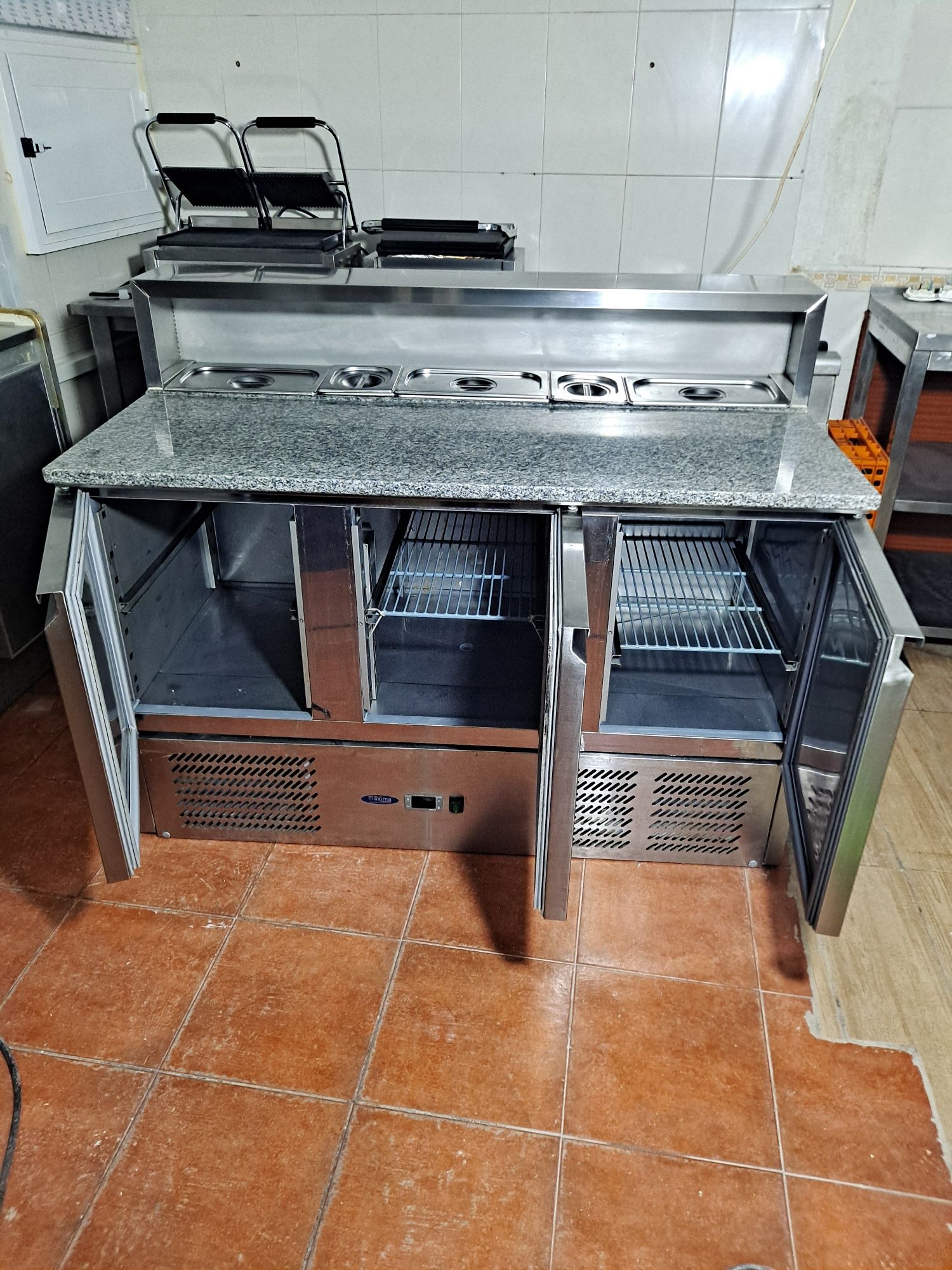 Frigorifico Saladette de Pizzas - 137 cm - 3 Portas - Adapta-se 8 x GN