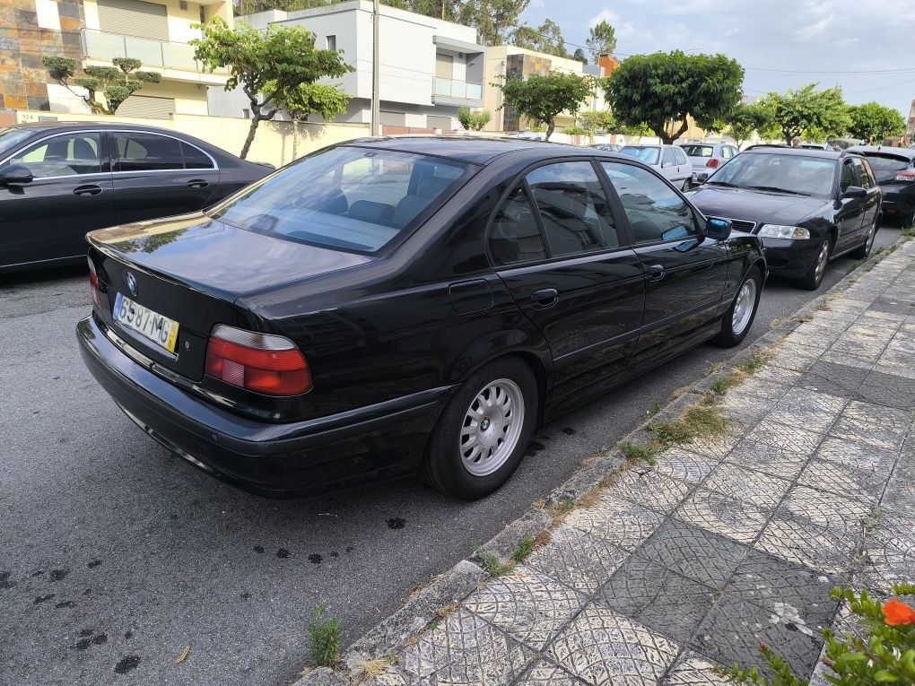 BMW e39 523i com 217.000 quilómetros