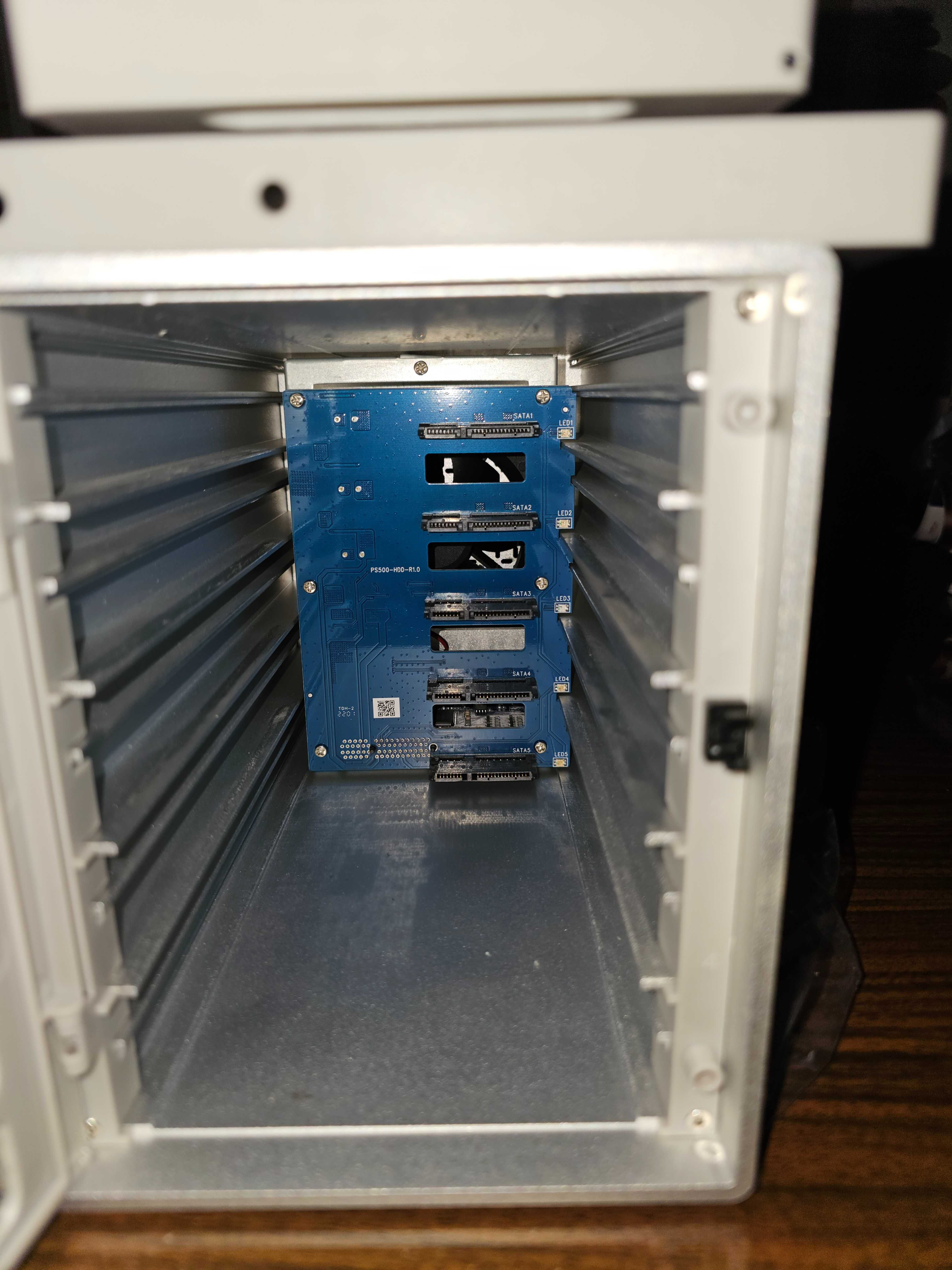 Obudowa dysku 5x HDD SSD Yottamaster USB-C RAID