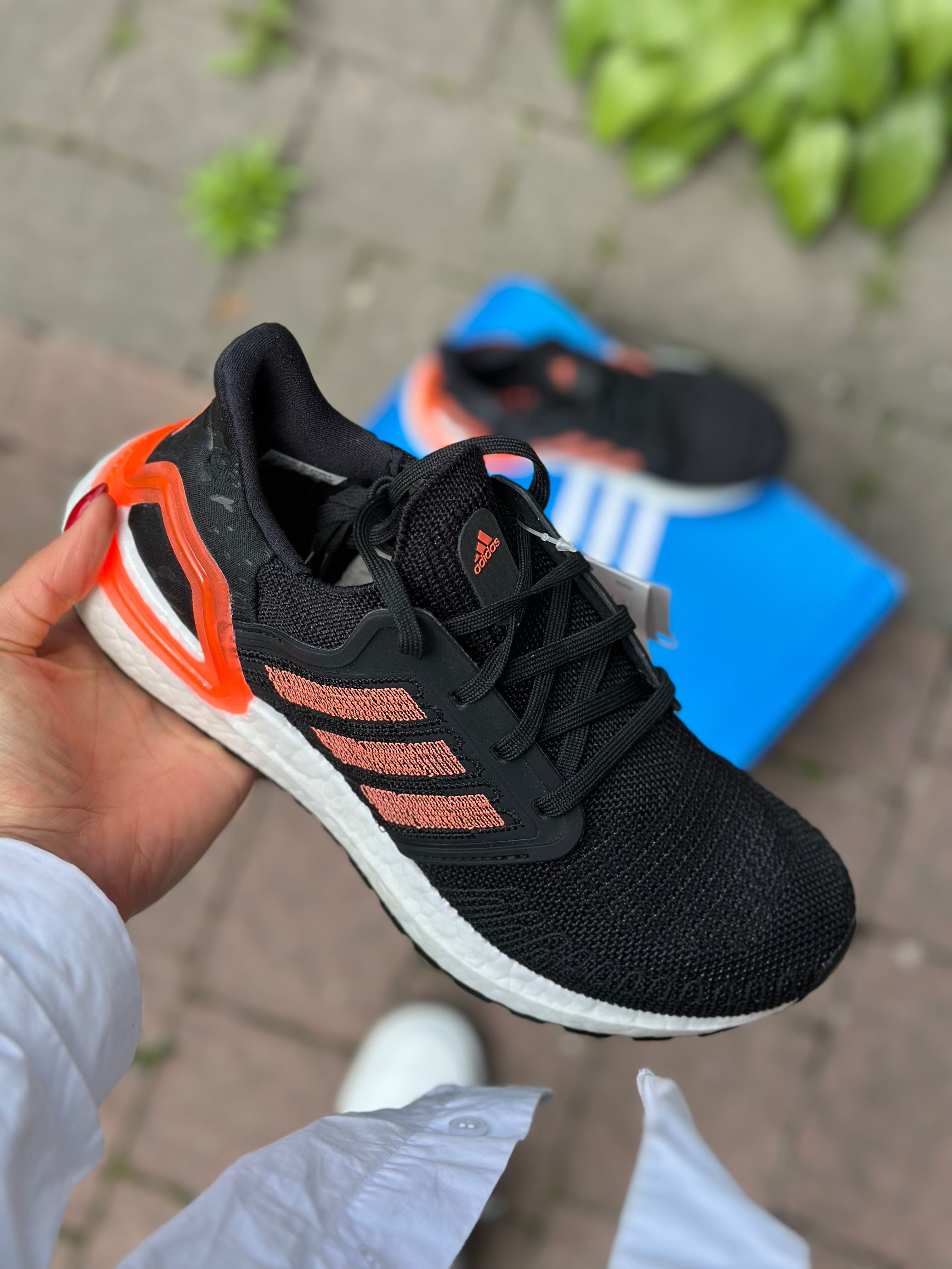 Жіночі оригінальні кросівки Adidas Ultraboost 20 W EG0717