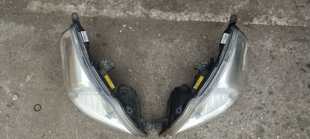 Lampa lewy przód prawy przód Toyota Verso Xenon 2009 do 2014 rok
