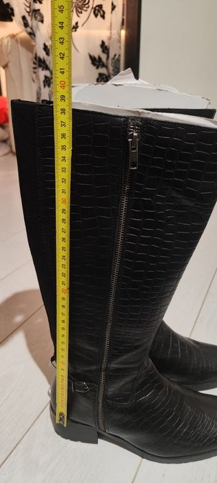 Продам осінньо-весняні сапоги