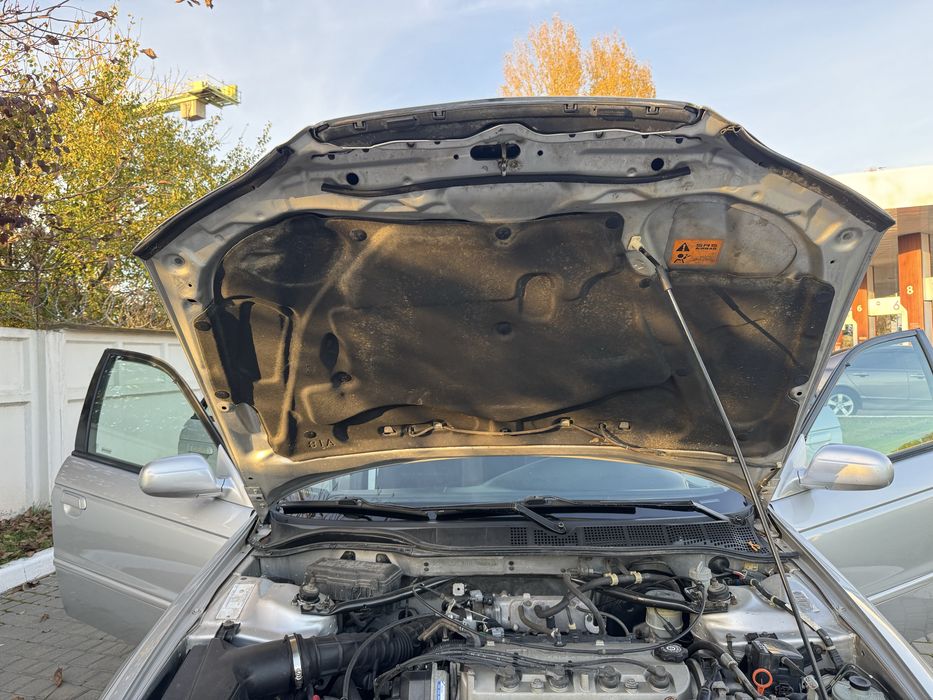 Продам Хонду Акорд 1.8 механика Срочно!