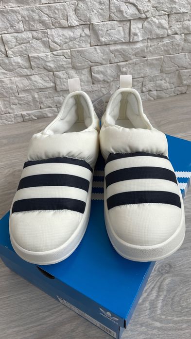 Тёплые пуховые слипоны дутики Adidas Puffylette Originals 2022 белые