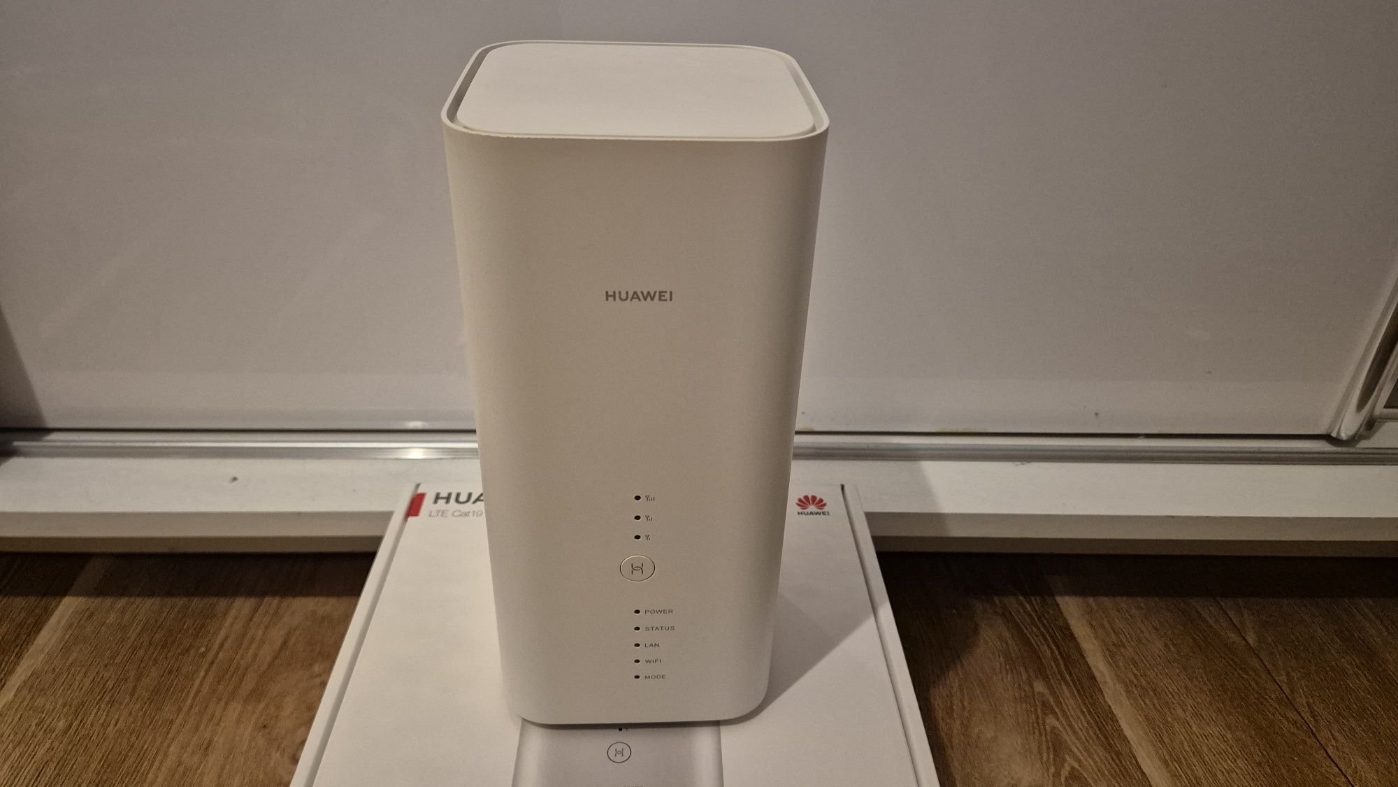 Modem Router Huawei B818-263