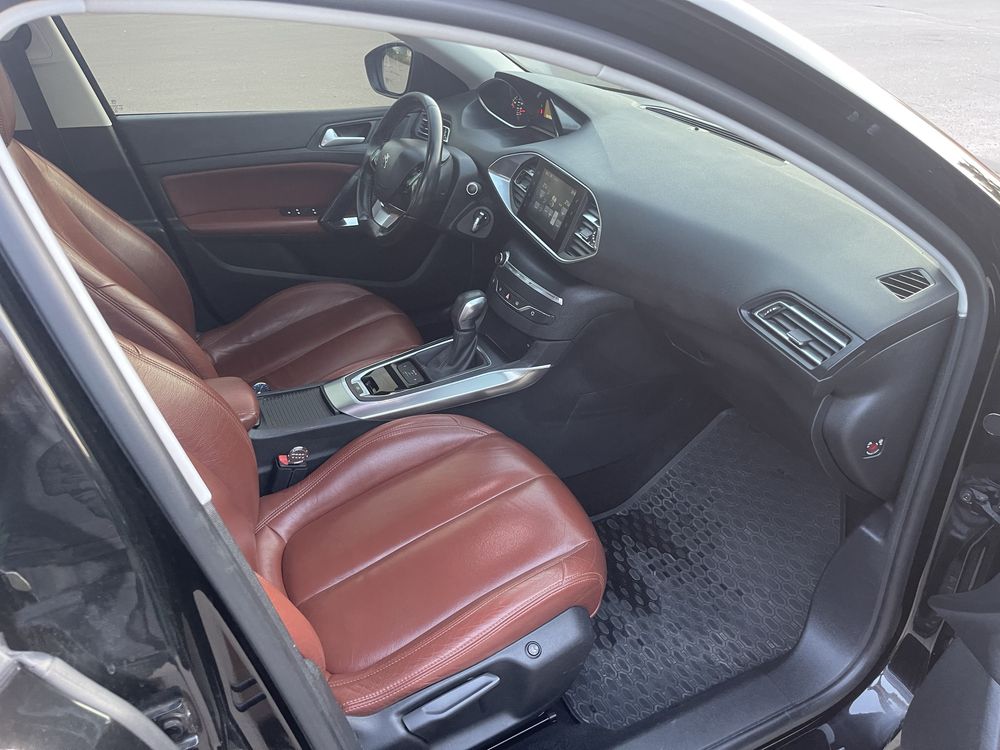 Продам Peugeot 308 двухлитровый дизель 2015 г.