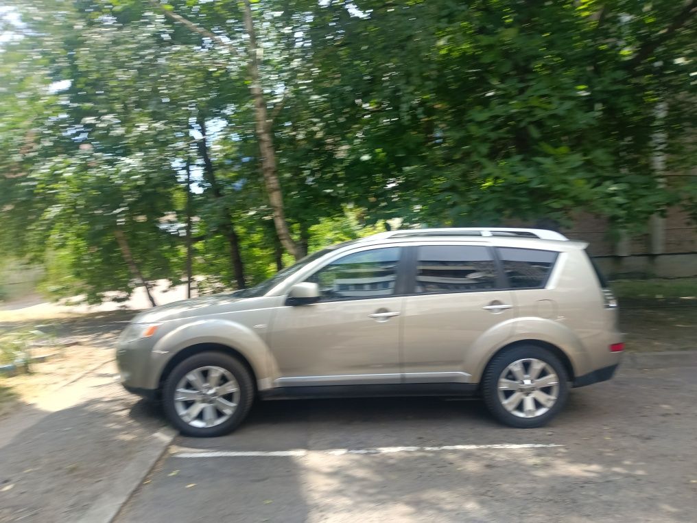 Mitsubishi Outlander XL 2.2tdi 7 місць 
Авто зараз