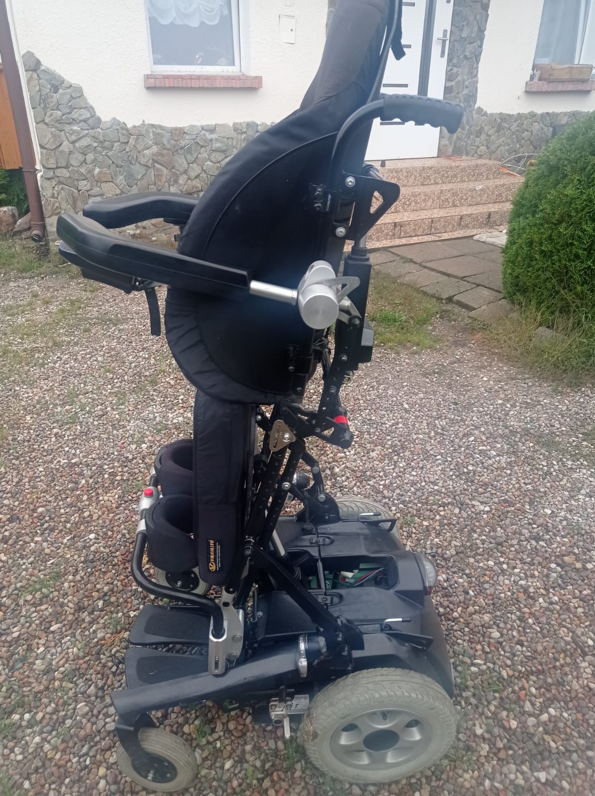 Wózek inwalidzki elektryczny z funkcją pionizacji LifeStand Vivre Debo