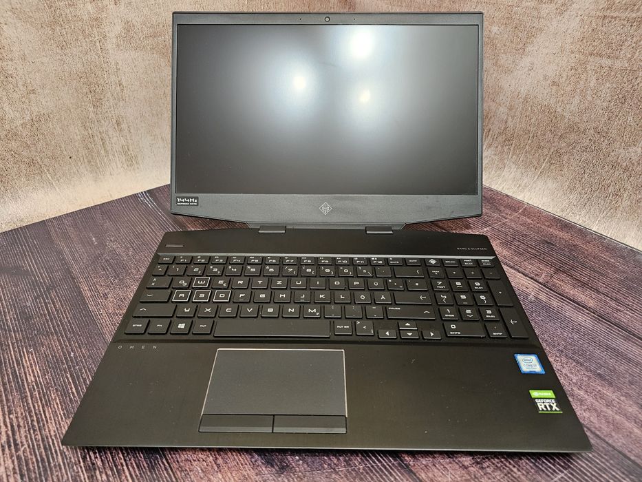 HP Omen 15-dh0007ng (Core i7-9750H/16Gb/RTX 2070 Max-Q/SSD+HDD/144Hz)