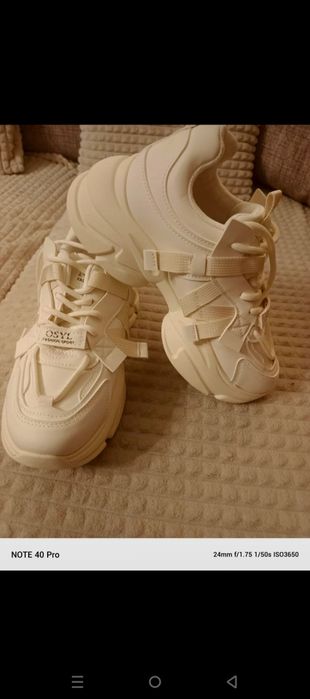 Nowe buty na koturnie 39