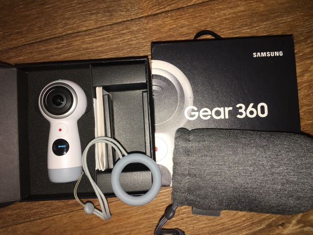 Панорамная 4K камера Samsung Gear 360