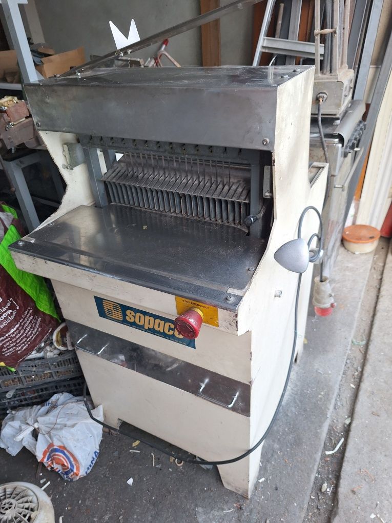 Maquina de cortar pao usada