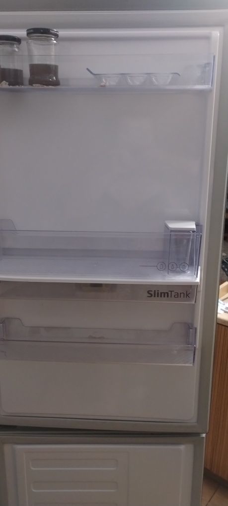 Lodówka Beko 185 cm, srebrna