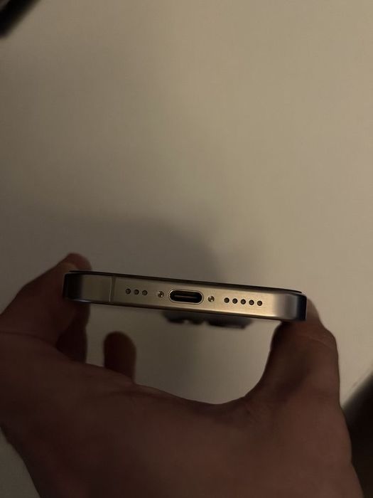 Iphone 15 Pro 92% baterii