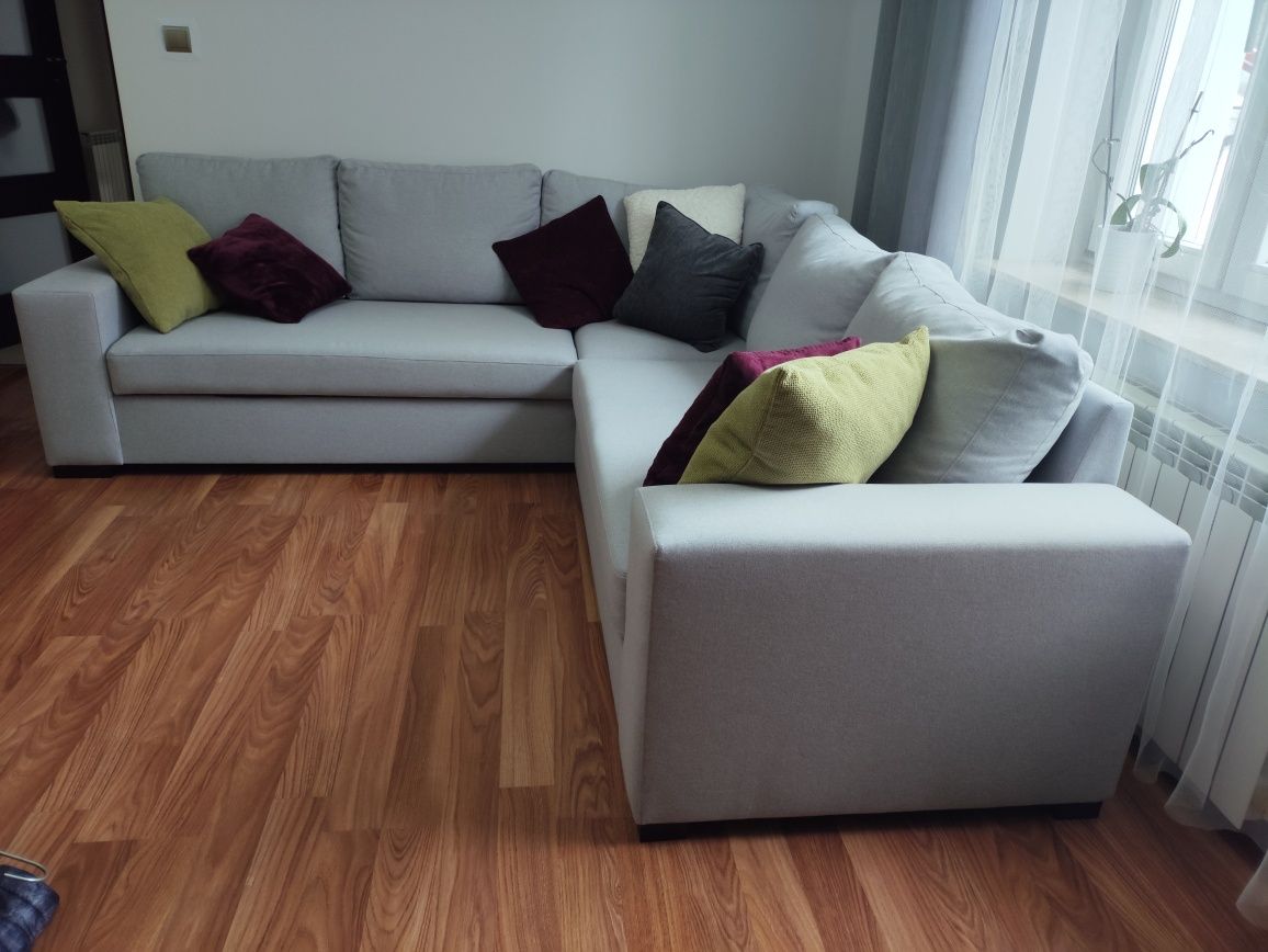 Narożnik z funkcją spania 2.40m x 2.40m szary