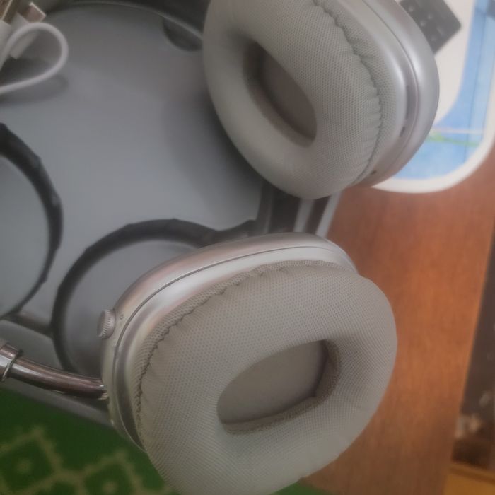 Оригінальні бездротові навушники Hogo