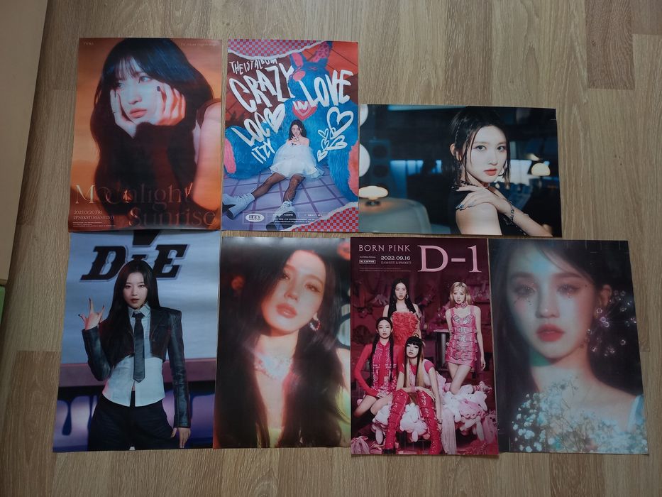 Плакати з k-pop гуртами