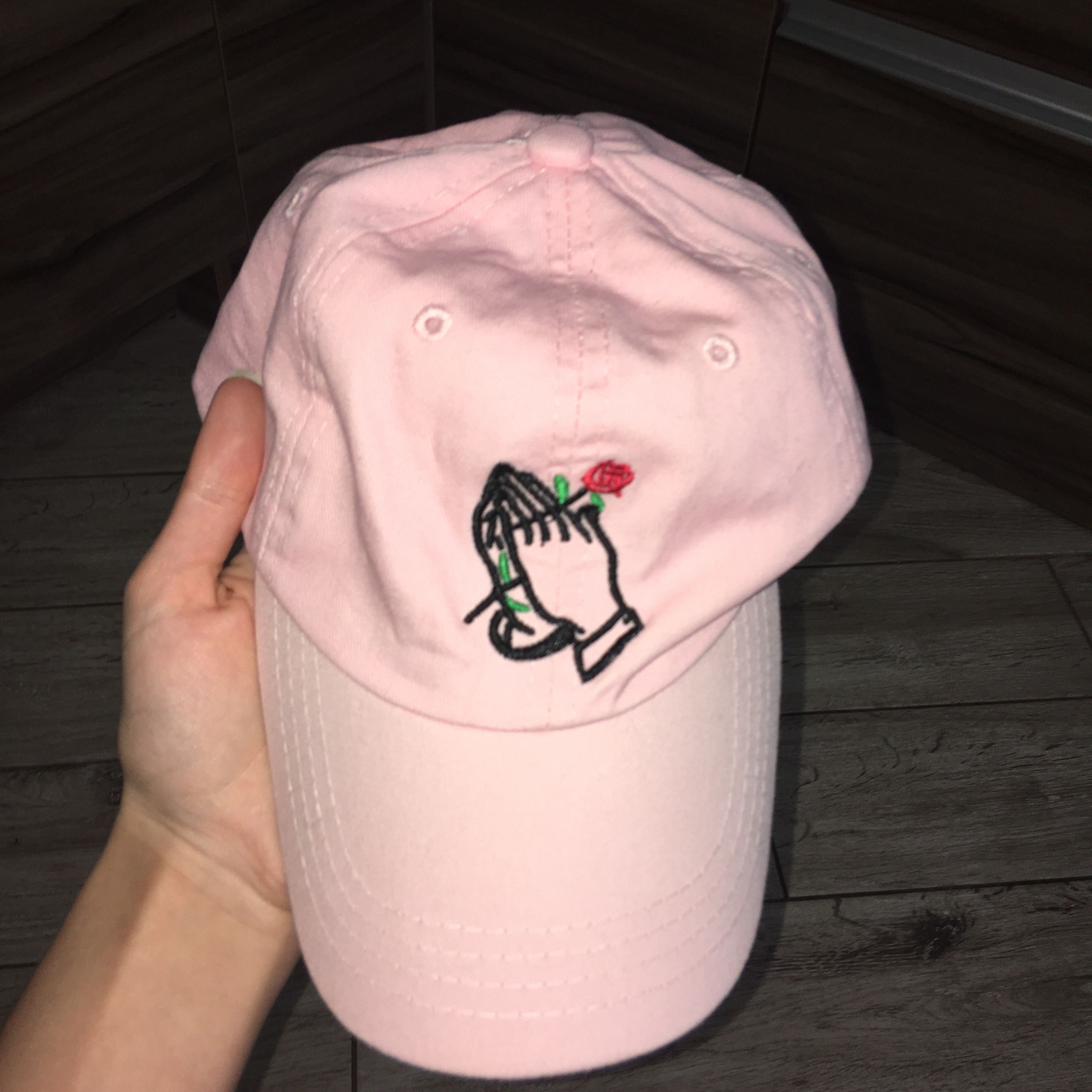 Летняя розовая кепка