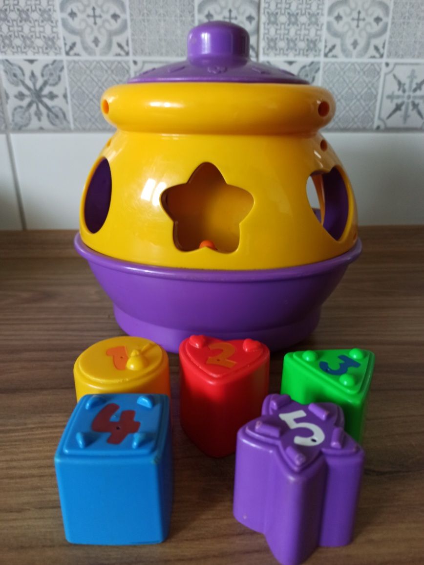 Garnuszek na klocuszek Fisher Price