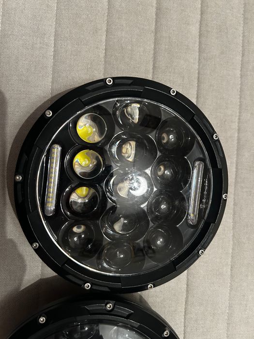 Par de Faróis Led  de 7 polegadas para vários jipes / Carrinhas