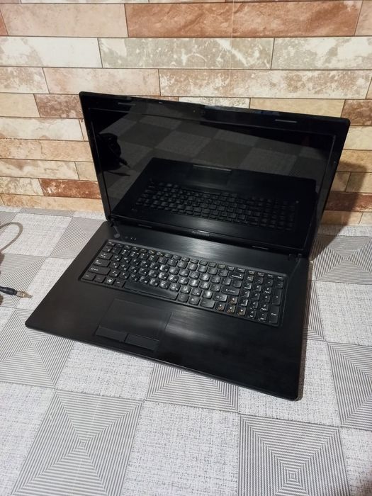 Lenovo G780 17.3 дюйма Intel i7 3630qm 8ядер ram 4гб SSD 256GB  Акб 2ч