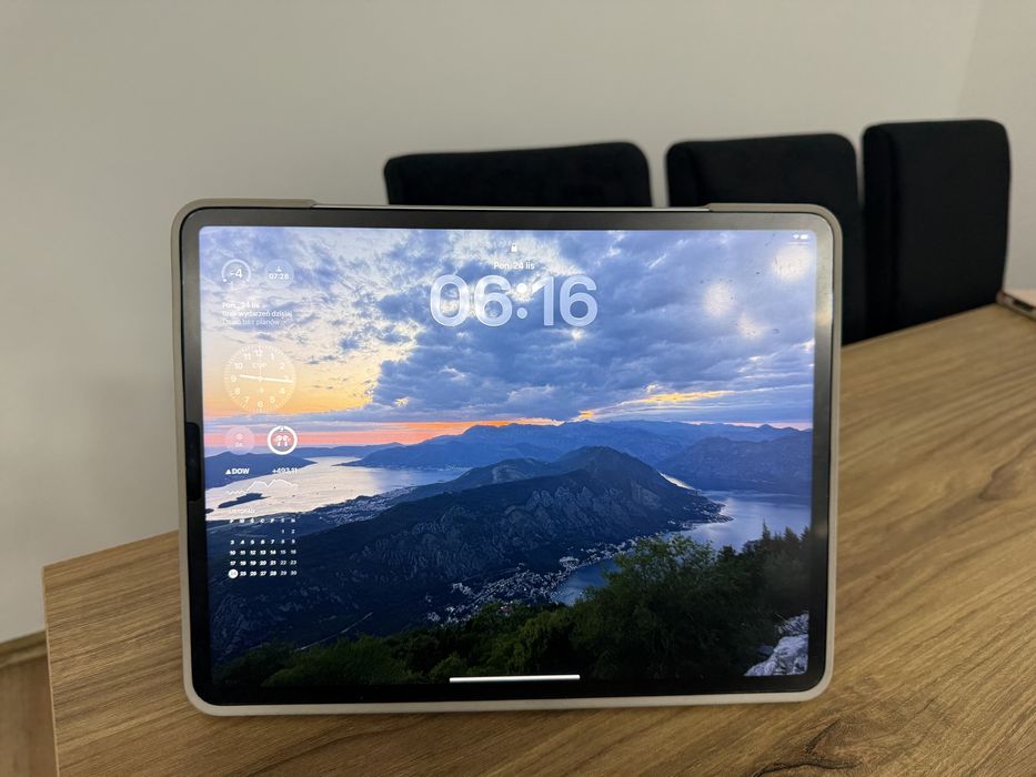 Ipad Pro M1 12,9 cala wifi 5g klawiatura Logitech ComboTouch