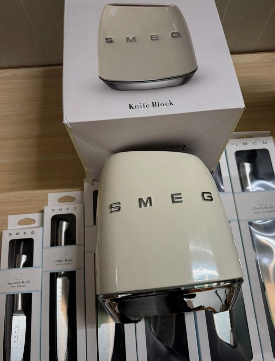 Facas Smeg com suporte