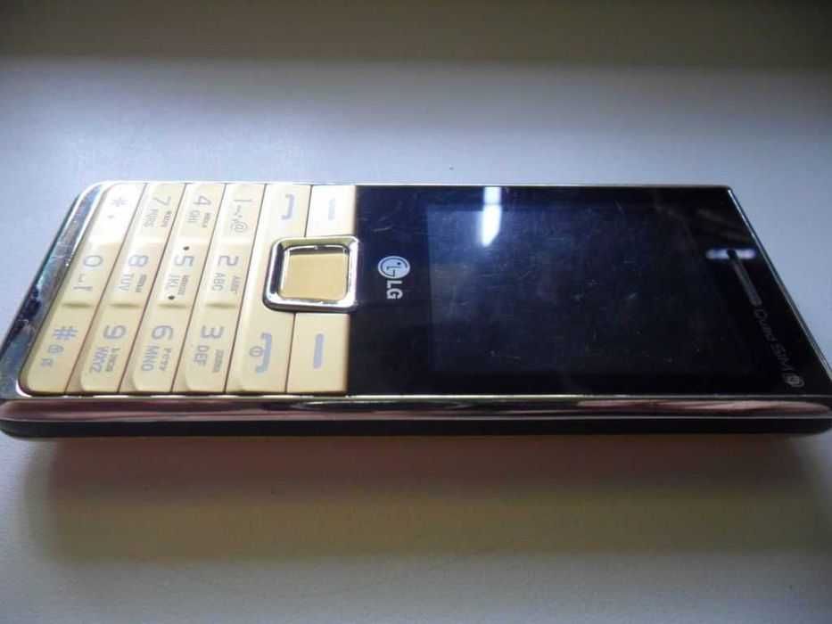 Колекционерам очень редкий LG a 395 на 4сим