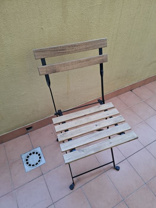 2 mesas e 4 cadeiras de exterior