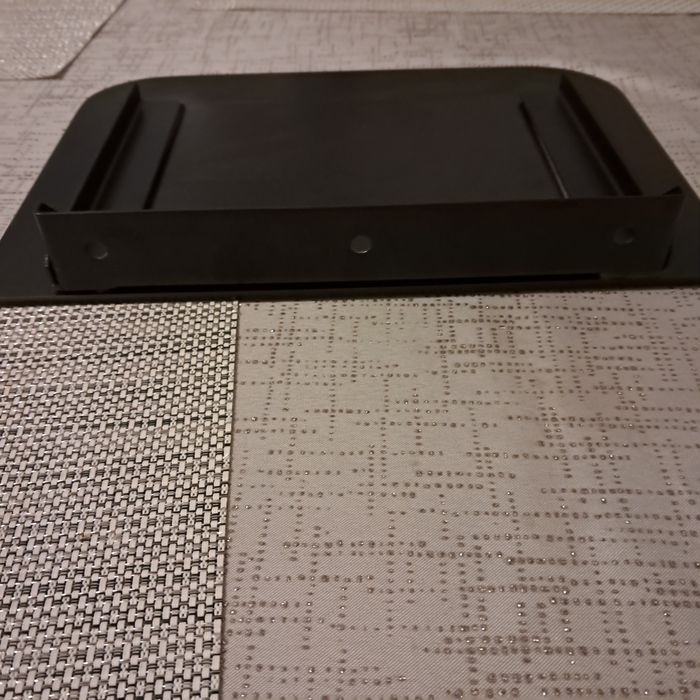 Półka szklana pod telewizor